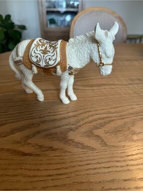 Lenox First Blessings Nativity White and Gold Donkey Figurine 24 K Gold Design